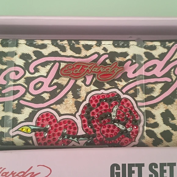 Ed Hardy Leopard Print Wallet and Key Ring Gift Set - Picture 2 of 3